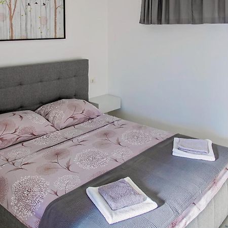 Apartment Stocic Рогозница Екстериор снимка