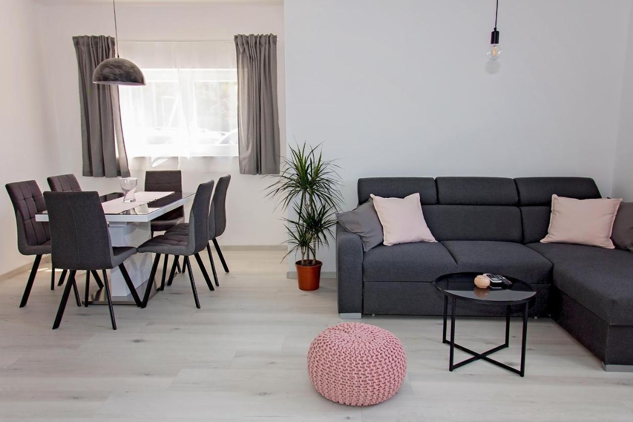 Apartment Stocic Рогозница Екстериор снимка