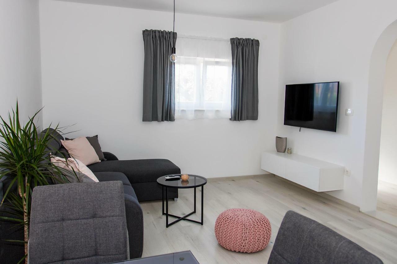 Apartment Stocic Рогозница Екстериор снимка